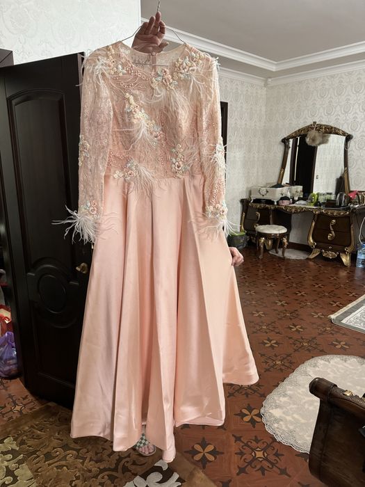 Вечерние платья.