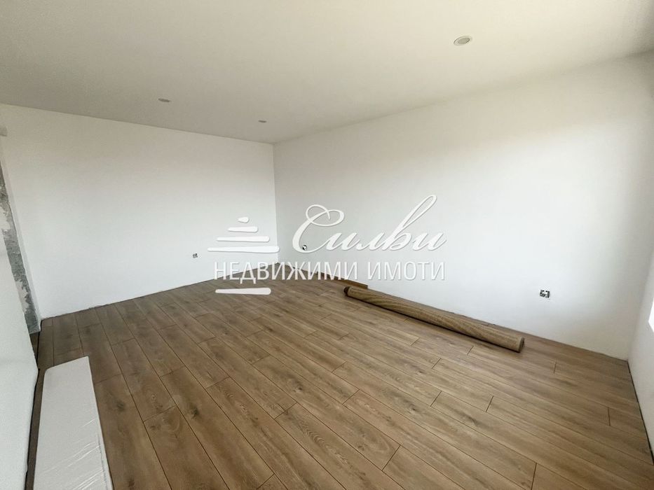 Дава се под наем Тристаен апартамент в Шумен, Добруджански - 83 кв.м за 255 € - Снимка #1