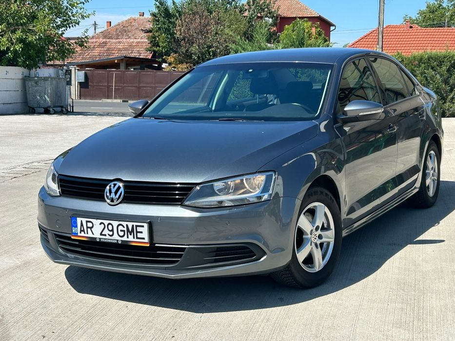 VOLKSWAGEN Jetta
