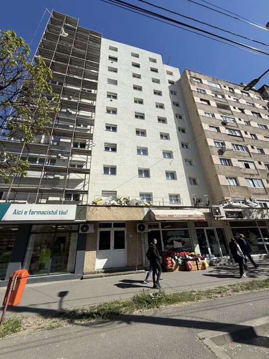 Ofer spre vanzare Apartament 4 Camere decomandat Str. Careiului