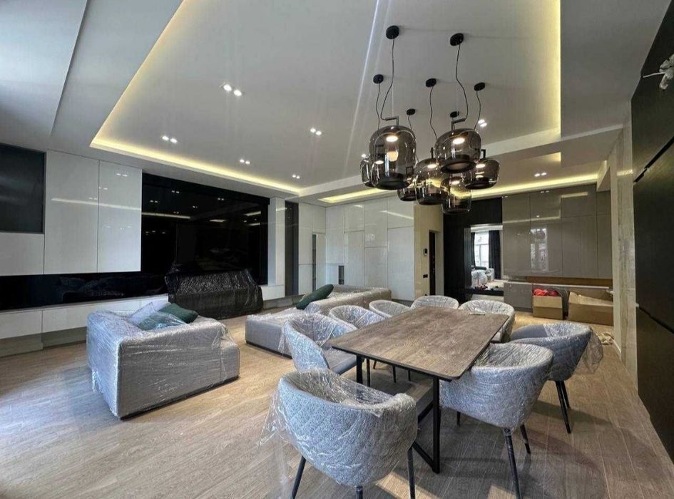 Сдается новая квартира в элитном ЖК Felicita, Яккасарайский район

4-к