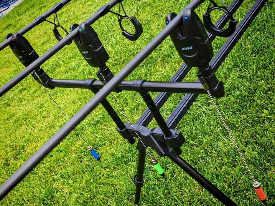 Шарански Комплект с 3бр. OSAKO AMG CARP TX5 3.60m/3.90m 3lbs + 3бр. Макари OSAKO KF9000L/KF10000L+Сигнализатори с Обтегачи OSAKO+Шаранджийска стойка