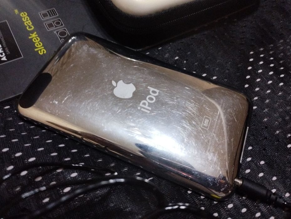 Assalom alekum Ipod One Touch 8Gb Sotiladi