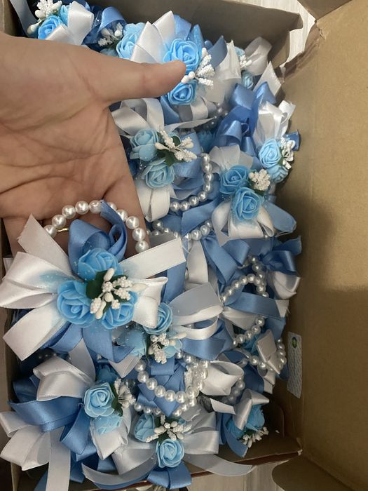 Цветя за яка сини бели