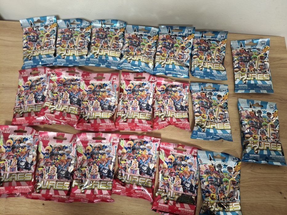 Vand lot cu 20 figurine Playmobil seria 25 ( 10 figurine fete, 10 figurine baieti)