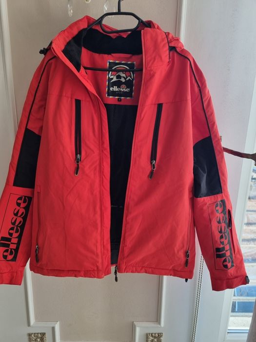 Vând  costume profesionale  pentru  ski