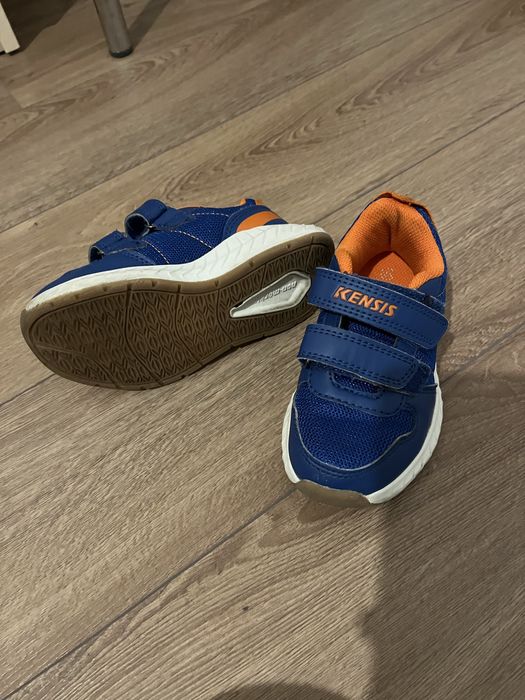 Adidasi / pantofi sport marimea 26