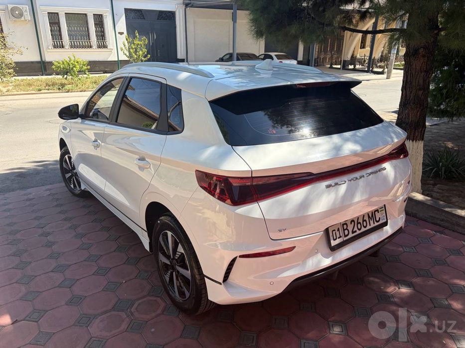BYD E2 luxury официальный 2025/26