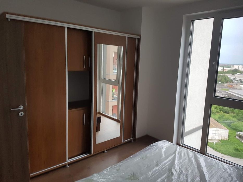 Închiriez apartament