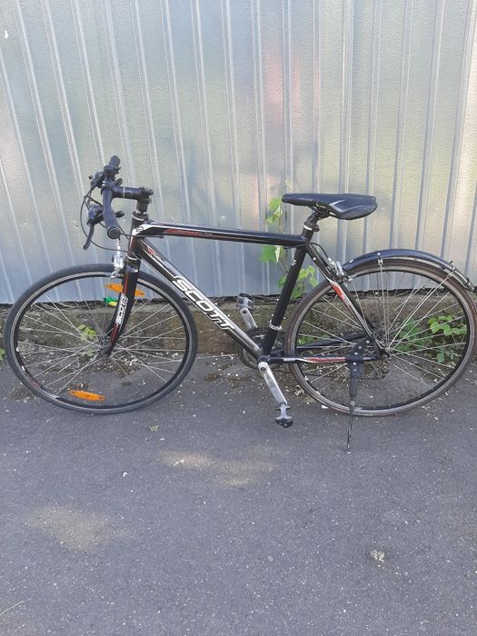 Vând bicicletă scott în stare bună semicursă echipată Shimano