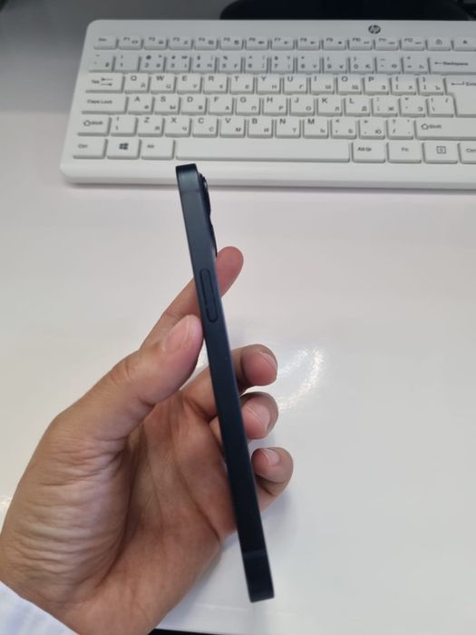 Продам Iphone 13