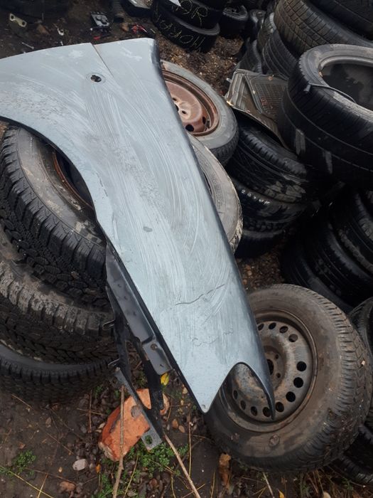 Vand aripa dreapta fiat punto gri sobolan modeul in 2 usi