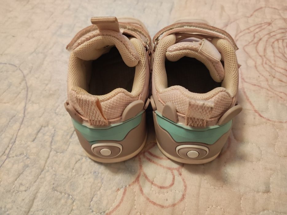 Adidași fetiță mărimea 20