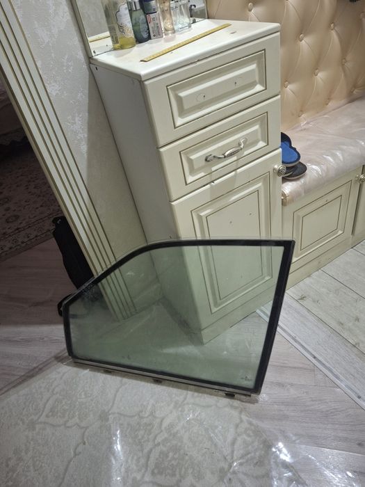 Стекло боковое мерседес w140