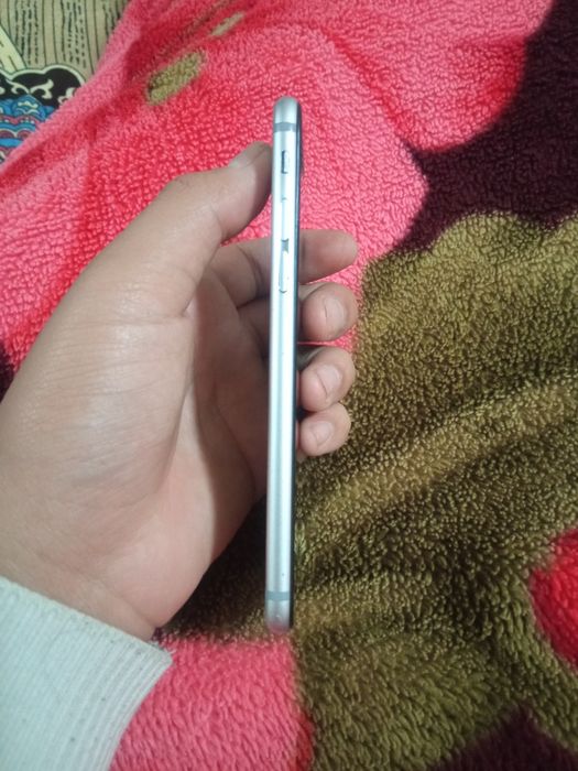 Iphone 6s 32 gb holati ideal atpechatka ishledi yomkst 100 aybi rasmda