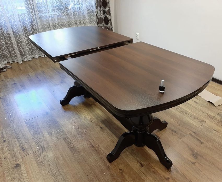 Стол со стульями