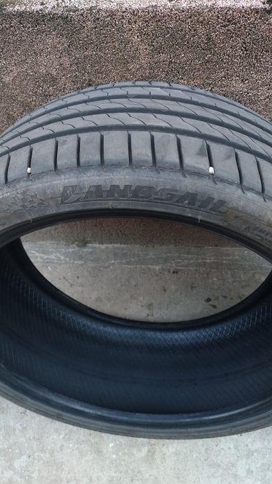 Vând 4 cauciucuri 235 cu 35 pe r19,aproape noi,Landsail,3acelasi profil și unul diferit,0772221788