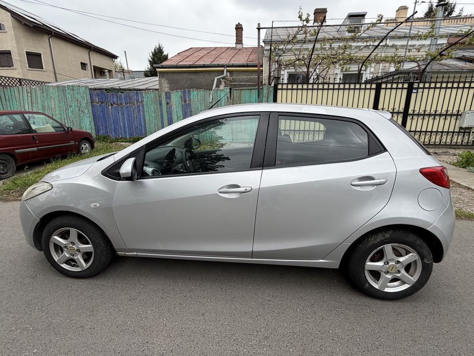 Mazda 2 - 1.3 BENZINA-6000 LEI pretul  NU ESTE negociabil.
