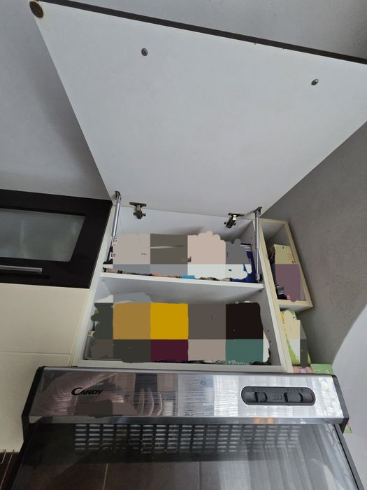 Bucătărie completă + electrocasnice (mașină de spălat vase, plită pe gaz, cuptor pe gaz) , chiuvetă și baterie Franke – ideală garsonieră / chirie