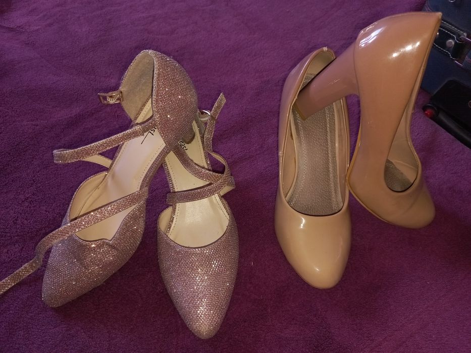 Vând pantofi 3 perechi împreună