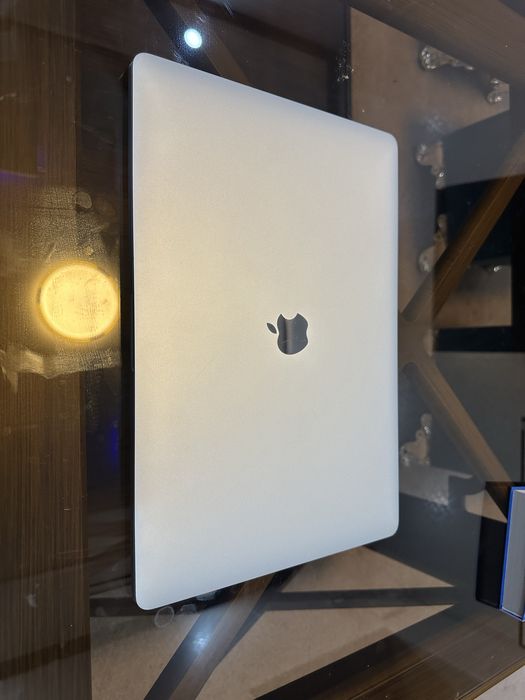 MacBook Pro 15.4 dyum Touchbar