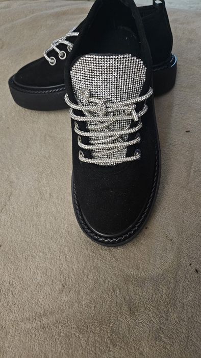 Дамски спортни обувки