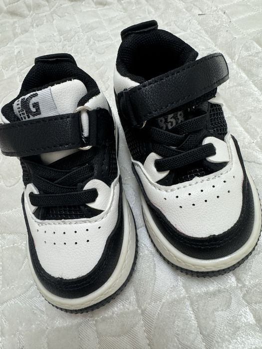 Продам детскую обувь