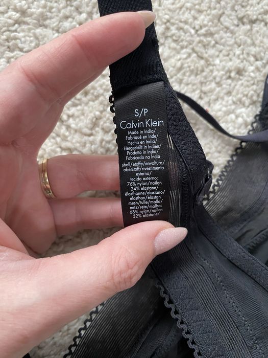 Sitien Calvin Klein s