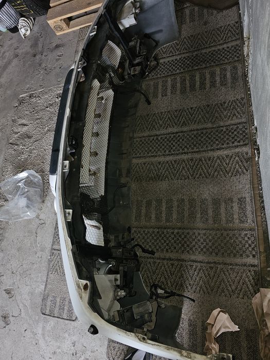 Передний бампер на Mitsubishi Delica