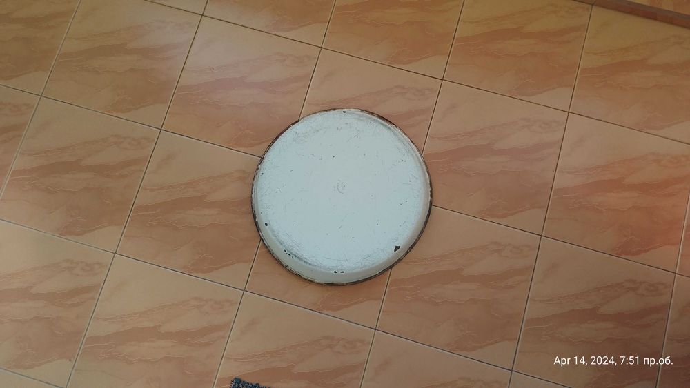 Стара,но здрава тава.Козметични забележки.