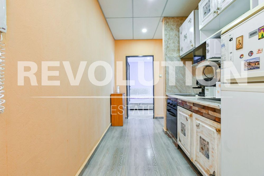 Двустаен апартамент в ж.к. Люлин 6.