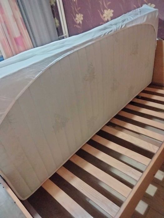 Спалня и 5 крилен гардероб с надстройка.Материал ПДЧ -18мм.