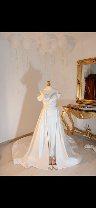 Rochie de mireasă cu maneci detasabile si trenă