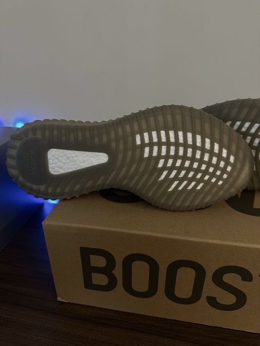 Yeezy Boost 350 V2 Beluga
