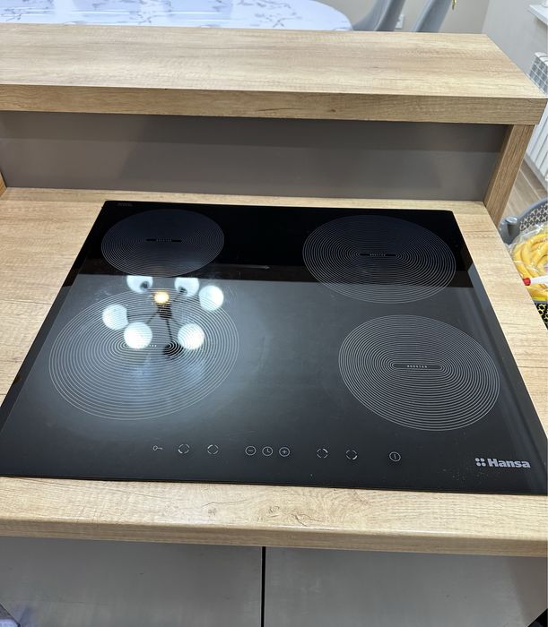 Б/у Индукционная варочная панель Hansa