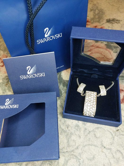 Set swarovski in cutie cadou cu punga cadou