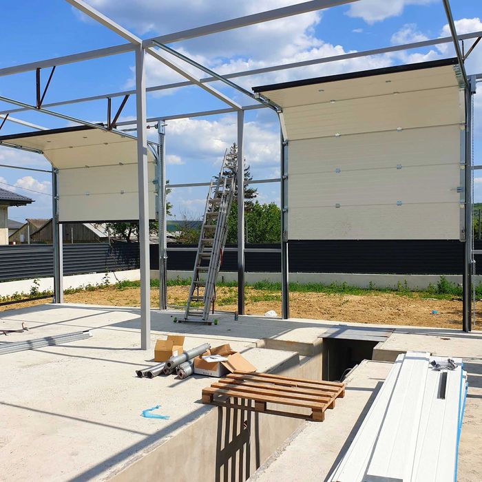 Vindem și montăm uși industriale