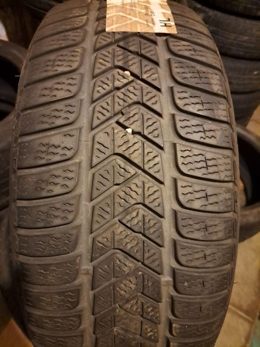 225/45/18 dot22 Pireli