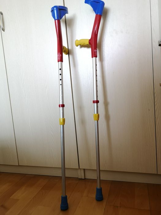 Carje ortopedice copii juniori cu sprijin pe antebrat reglabile