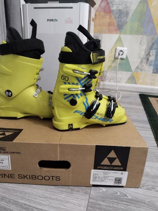 Горнолыжный комплект лыжи, палки, ботинки