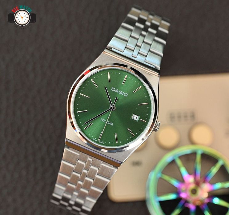 Новые мужские часы все в каробке