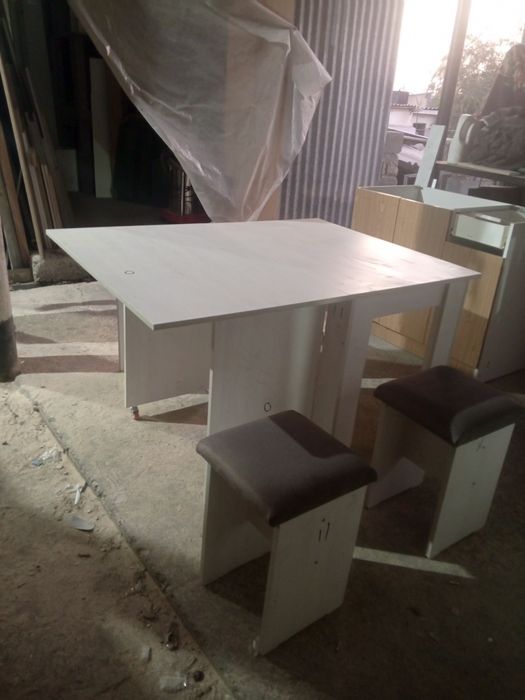Продам кухонный стол