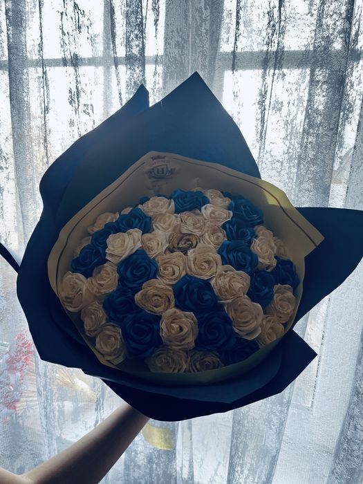 атласные розы 50 штук