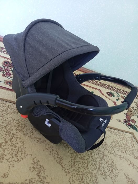 Авто кресло сотилади