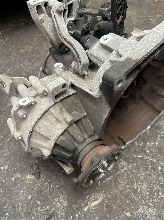 Cutie viteza VW Caddy 1.6 TDI cu Start-Stop; MLT; 5 Trepte; 2009-2015