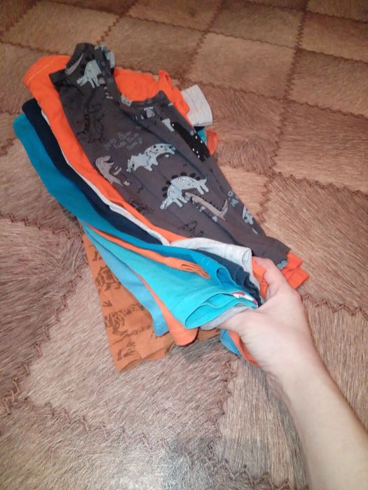 Продам пакет с футболками на мальчика