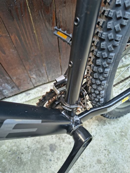 Vând bicicleta cube În stare bună are roți 29 și frâne pe ulei