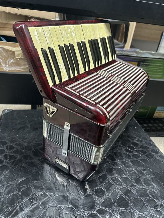 Acordeon Hohner Verdi 2 cu 80 de basi in vergea