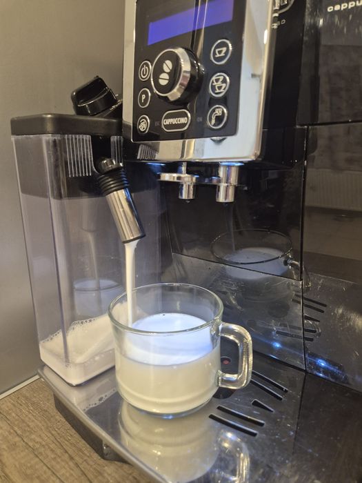 Vand Espressor automat De'Longhi Cappuccino ECAM 23.460.B