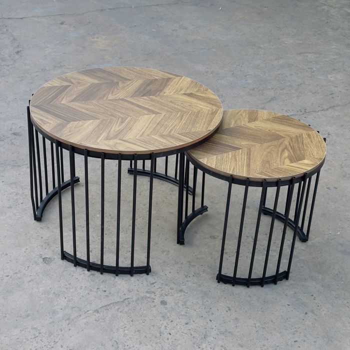 Комплект из двух круглых журнальных столиков.
